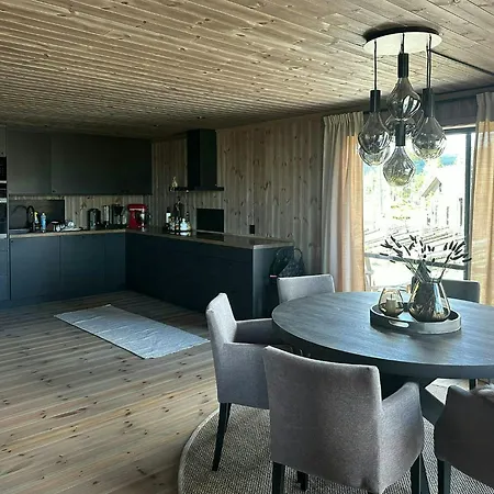 Dom wakacyjny Sunny Retreat On Nesfjellet Near Alpine Skiing Espeset